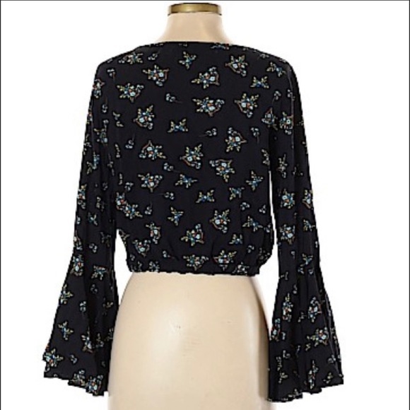 🎉HP🎊Chelsea & Violet Boho Bell Sleeve Blouse - Picture 4 of 4